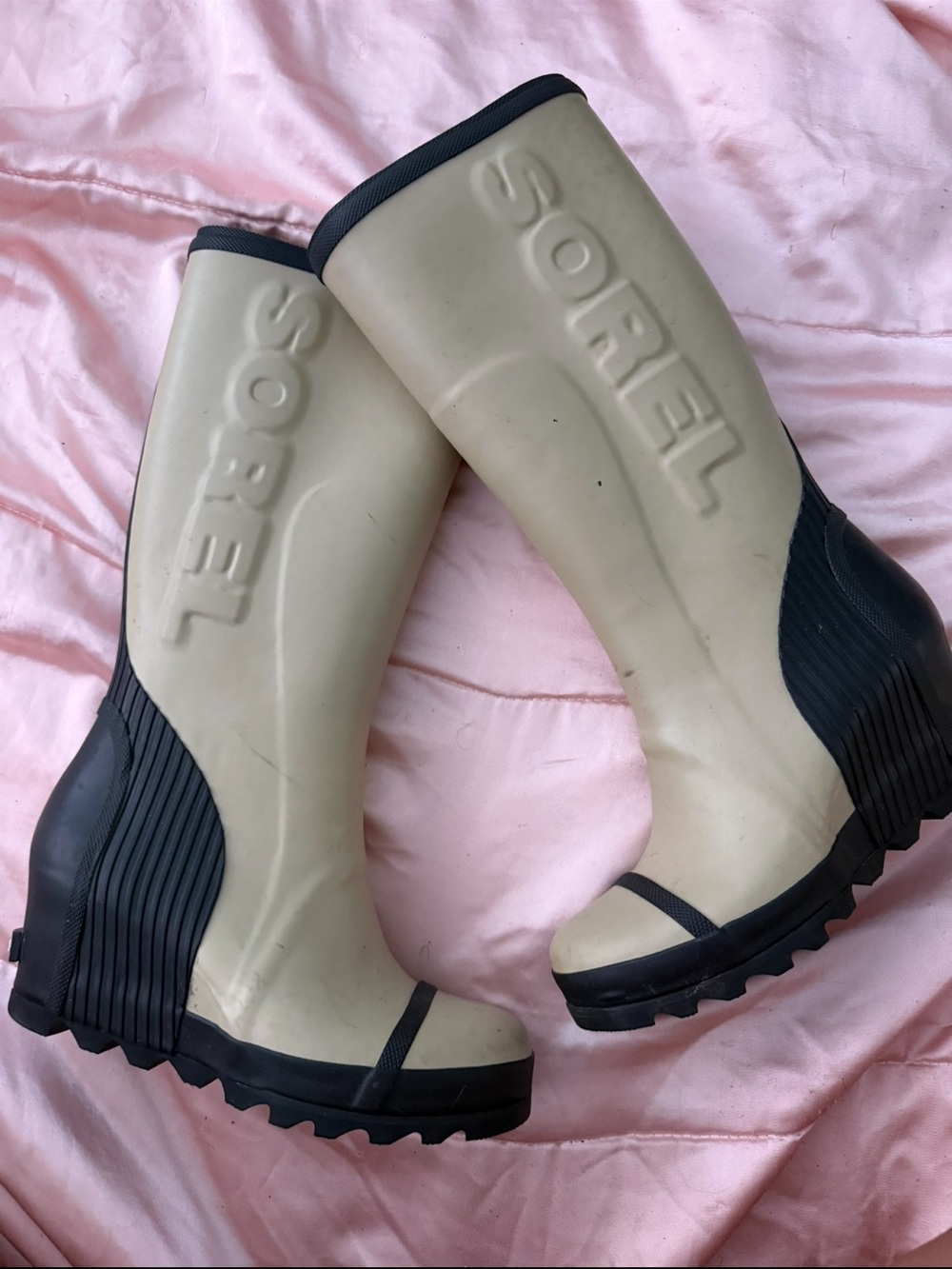 SOREL Women's Beige and Black Wedged Rain Boots